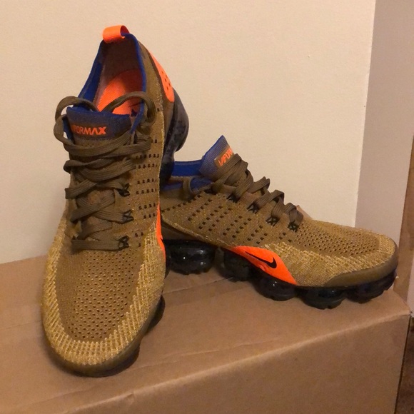 vapormax tennis shoes